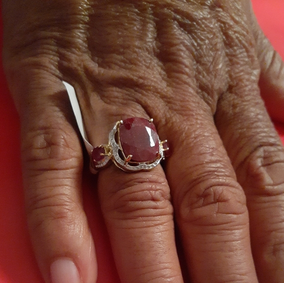 Ruby Cushion Tri - Picture 2 of 5